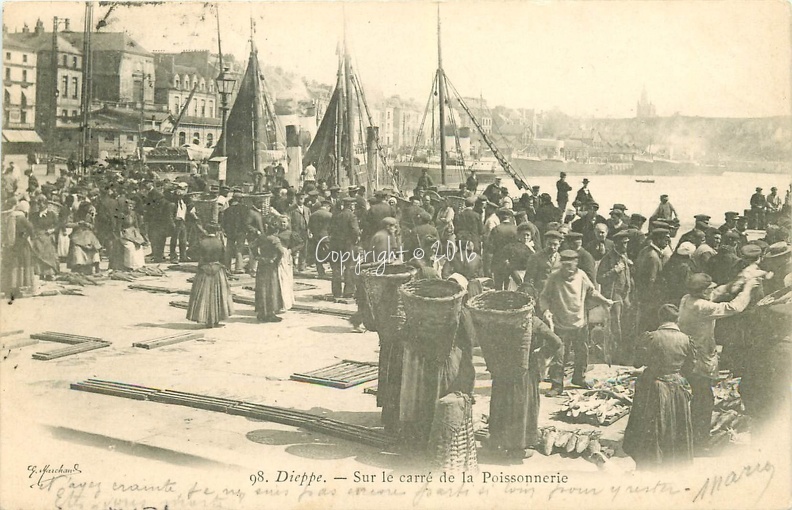 76-dieppe-sur-le-carre-de-la-poissonnerie-vers-1906-poissons-et-crustaces-metiers-de-la-mer-et-port.jpg