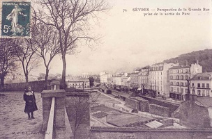 Sèvres, Perspective de la Grande Rue prise de la sortie du Parc