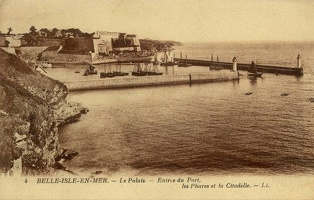 belle-isle-en-mer-le-palais-entree-du-port-les-phares-et-la-citadelle
