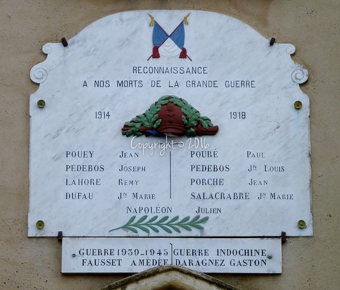 706px-Monument_aux_morts_de_Castetpugon_sur_l'église.jpg