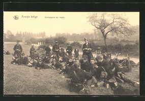 AK-Armee-belge-Compagnie-au-repos-Kompanie-bei-Ruhepause-im-Feld