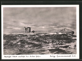 AK-Kiel-U-Boot-der-Kriegsmarine-verlaesst-den-Hafen