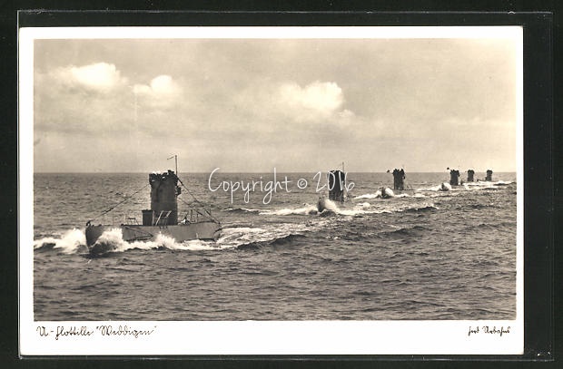 AK-U-Boot-Flotille-Weddigen-faehrt-in-Formation.jpg