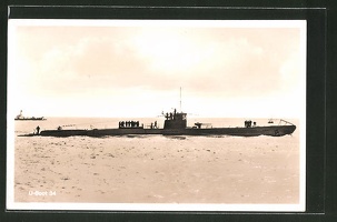 AK-U-Boot-U34-Besatzung-signalisiert-einem-anderen-Schiff