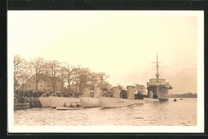 Foto-AK-U-Boot-Flotille-im-Hafen