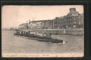 AK-Dieppe-Sous-Marin-rentrant-au-Port-Franzoesisches-U-Boot