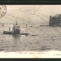 AK-Franzoesisches-U-Boot-Dorade-laeuft-in-einen-Hafen-ein