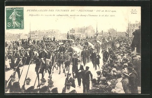 AK-Funerailles-des-Victimes-du-Plouviose-du-26-Mai-1910-Depouilles-des-marins-du-submersible-U-Boot