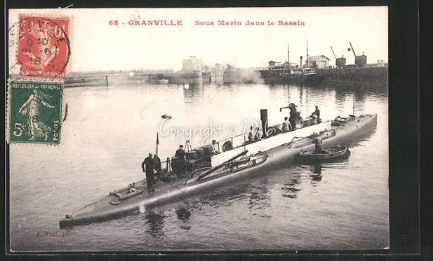 AK-Granville-U-Boot-im-Hafen-Sous-Marin-dans-le-Bassin.jpg
