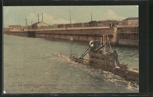 AK-La-Rochelle-Pallice-U-Boot-Sous-Marin-Otarie-sortant-du-Port