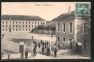 AK-Belley-Caserne-du-113-Soldaten-am-Kaserneneingang