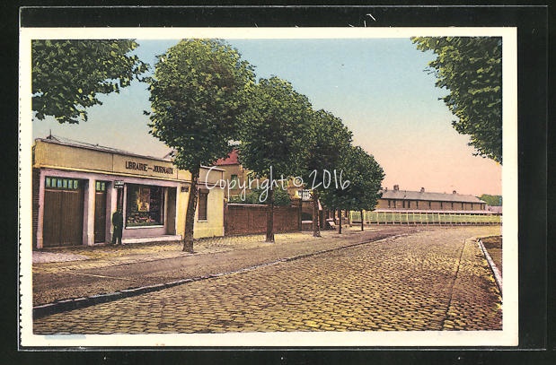 AK-Landrecies-Avenue-de-la-Marne-et-la-Caserne-Clarke.jpg
