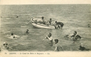 carte-postale-ancienne-76-dieppe-baigneurs-et-canot-1913