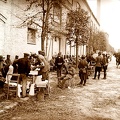 soins aux blesses - village dans la Marne 1914.jpg