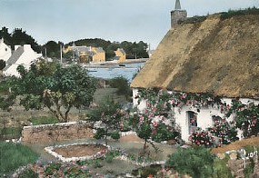 -ile-aux-moines-chaumiere-et-vue-sur-le-loiriot